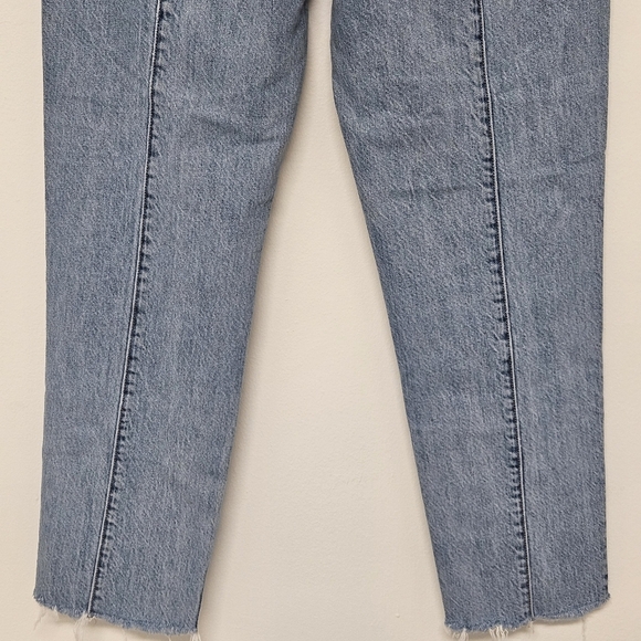 29 American Eagle Distressed Destroyed Mom Jean Women’s Size 4 - Picture 3 of 11